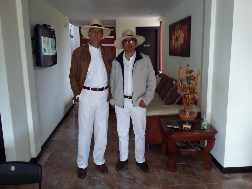 Hotel Las Mercedes Airport-Quito Табабела Екстериор снимка