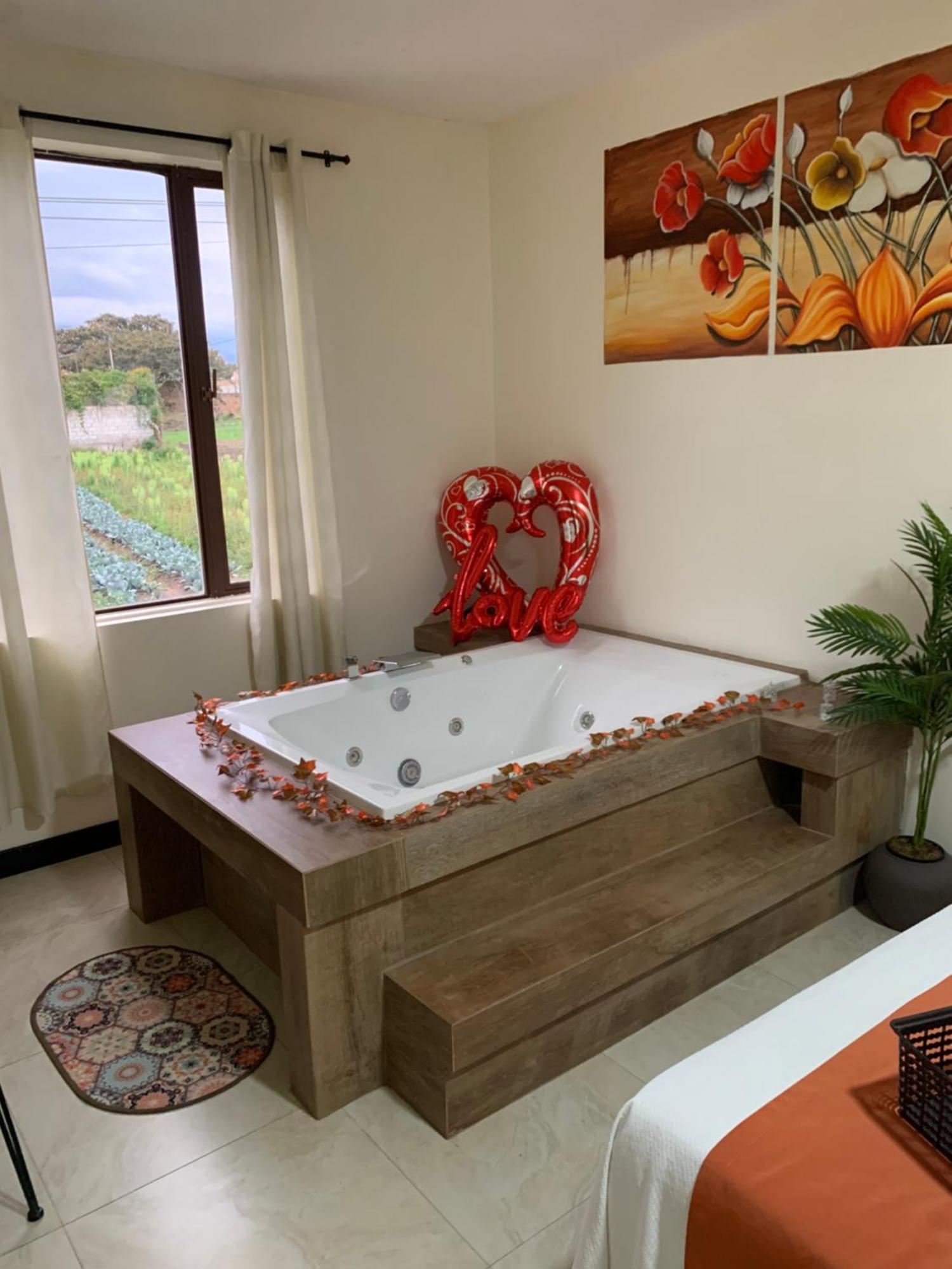 Hotel Las Mercedes Airport-Quito Табабела Екстериор снимка