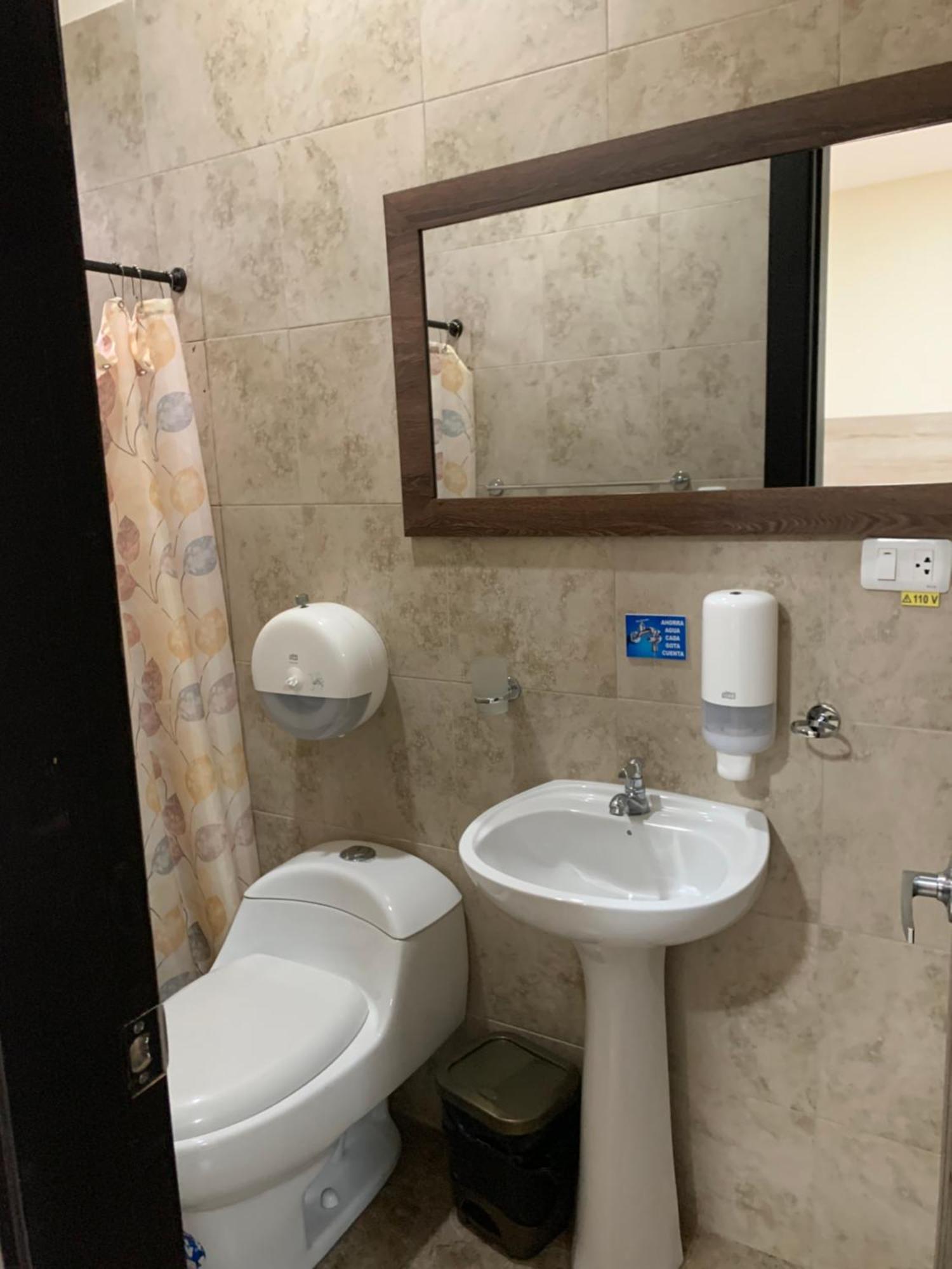 Hotel Las Mercedes Airport-Quito Табабела Екстериор снимка