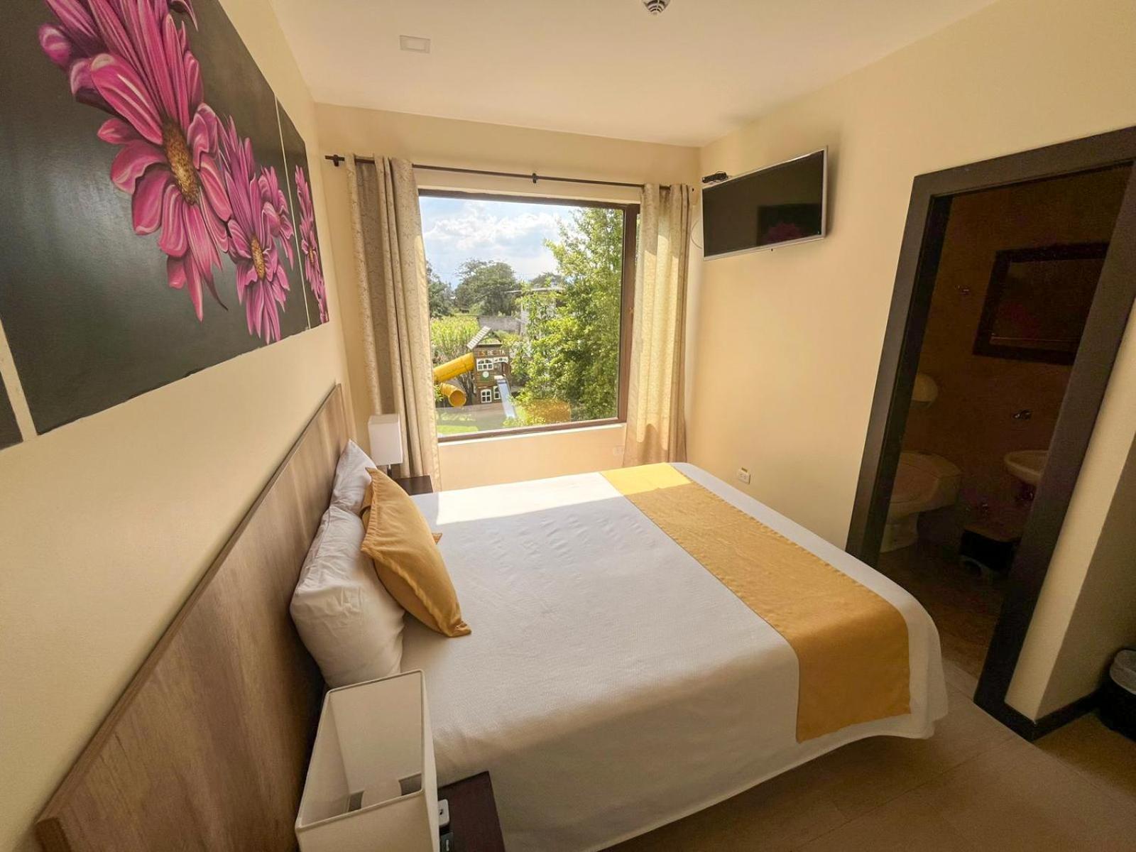 Hotel Las Mercedes Airport-Quito Табабела Екстериор снимка