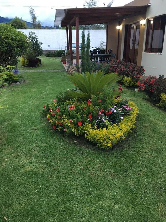 Hotel Las Mercedes Airport-Quito Табабела Екстериор снимка