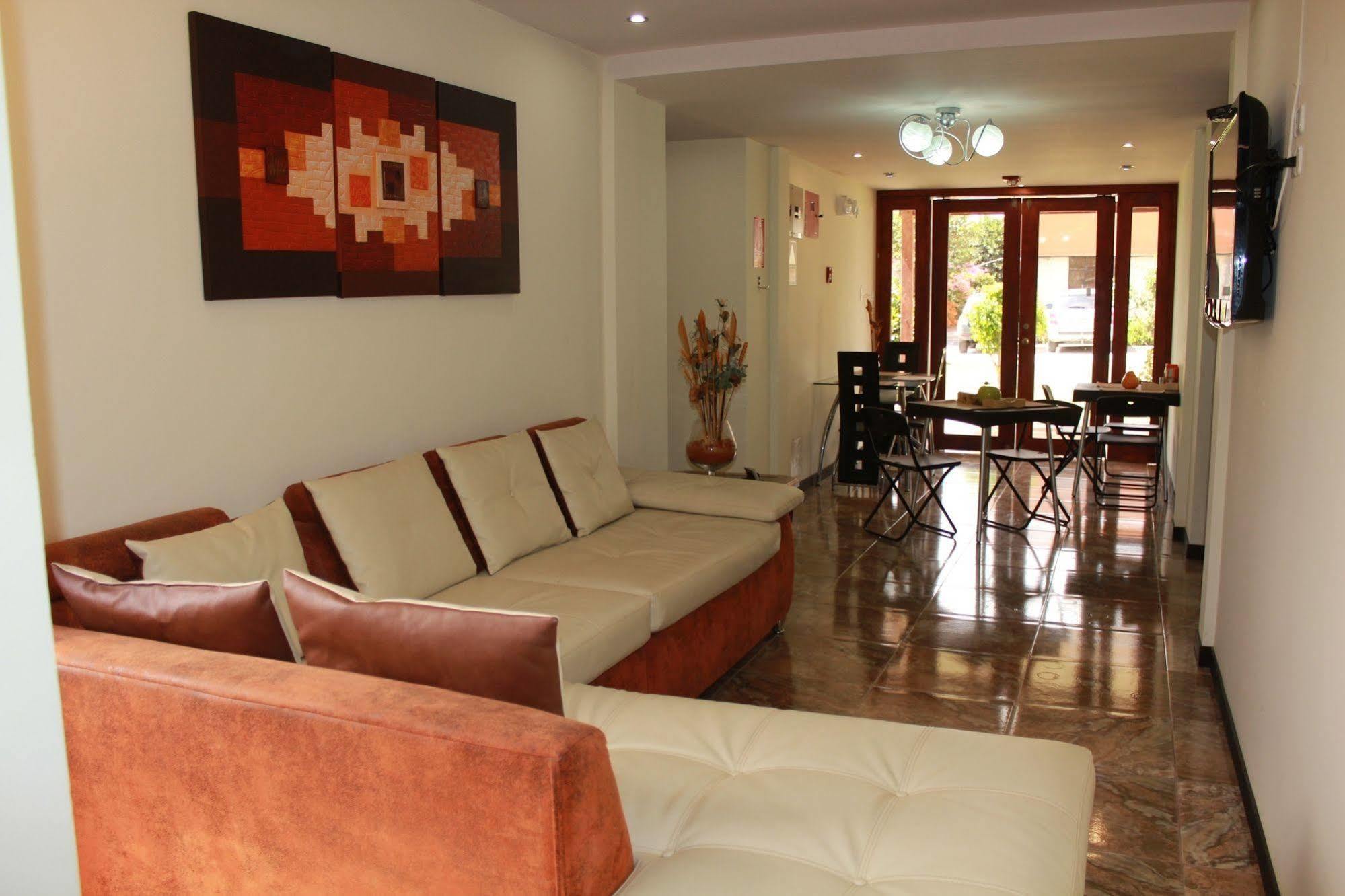 Hotel Las Mercedes Airport-Quito Табабела Екстериор снимка