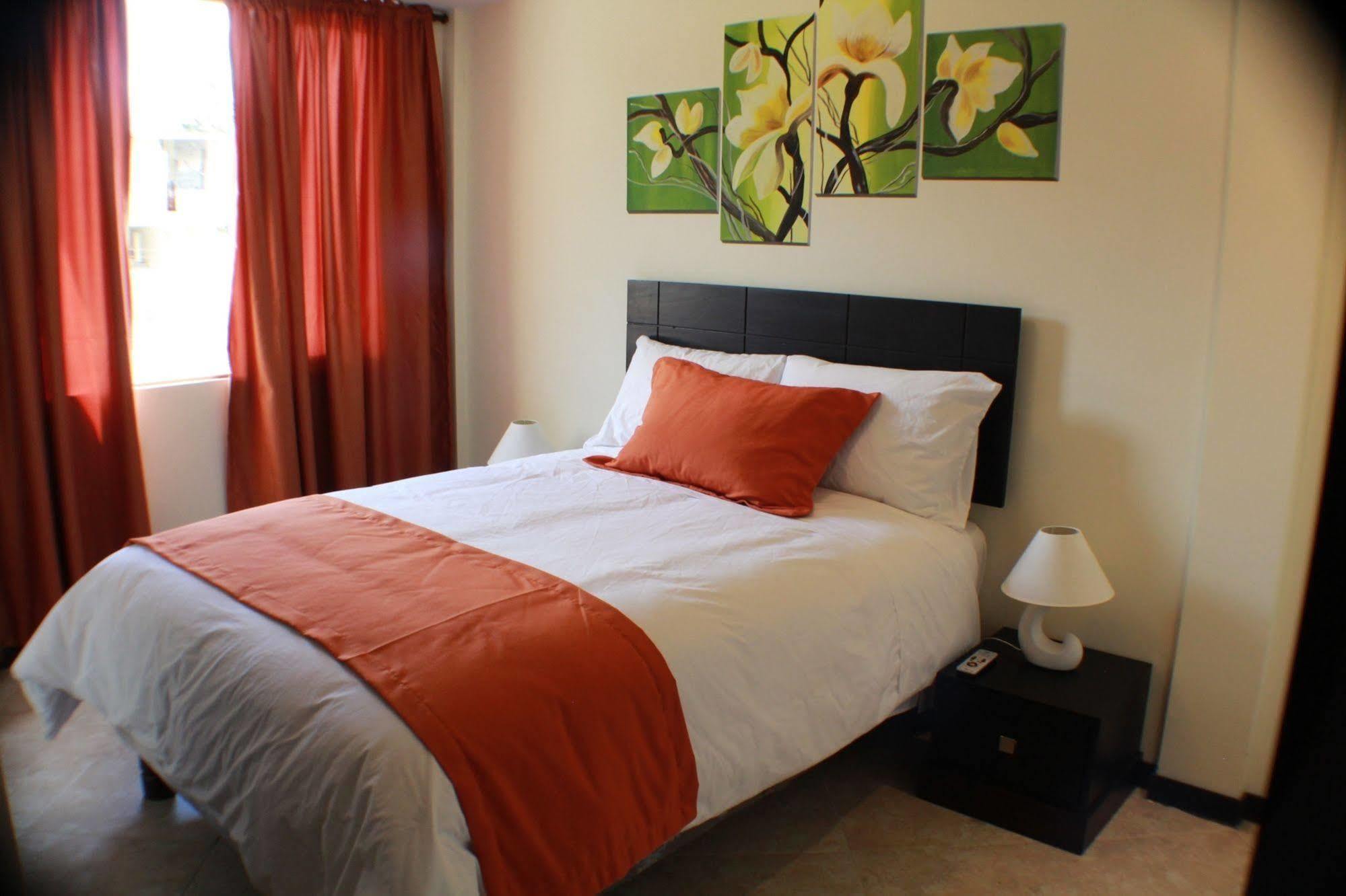 Hotel Las Mercedes Airport-Quito Табабела Екстериор снимка
