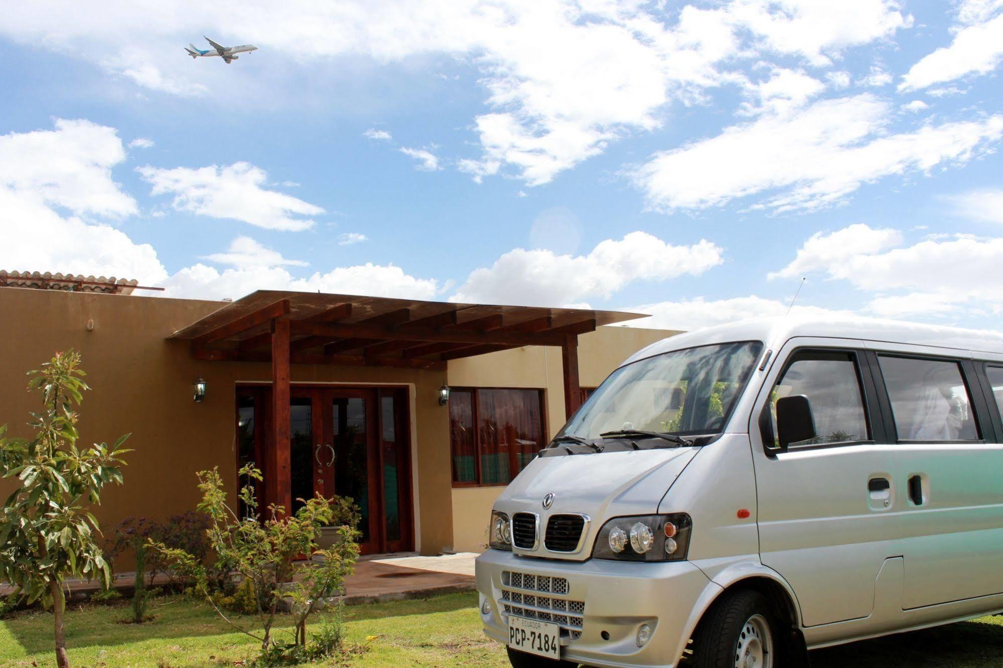Hotel Las Mercedes Airport-Quito Табабела Екстериор снимка
