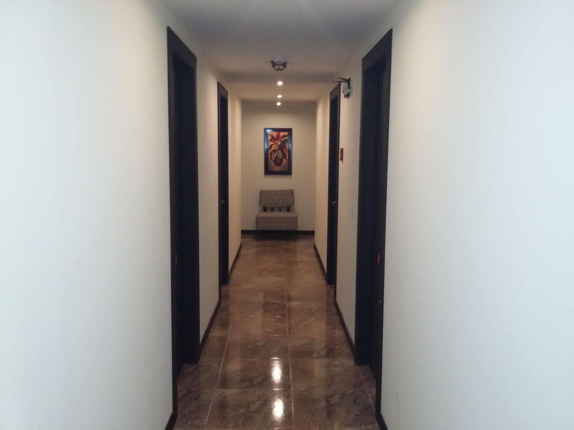 Hotel Las Mercedes Airport-Quito Табабела Екстериор снимка