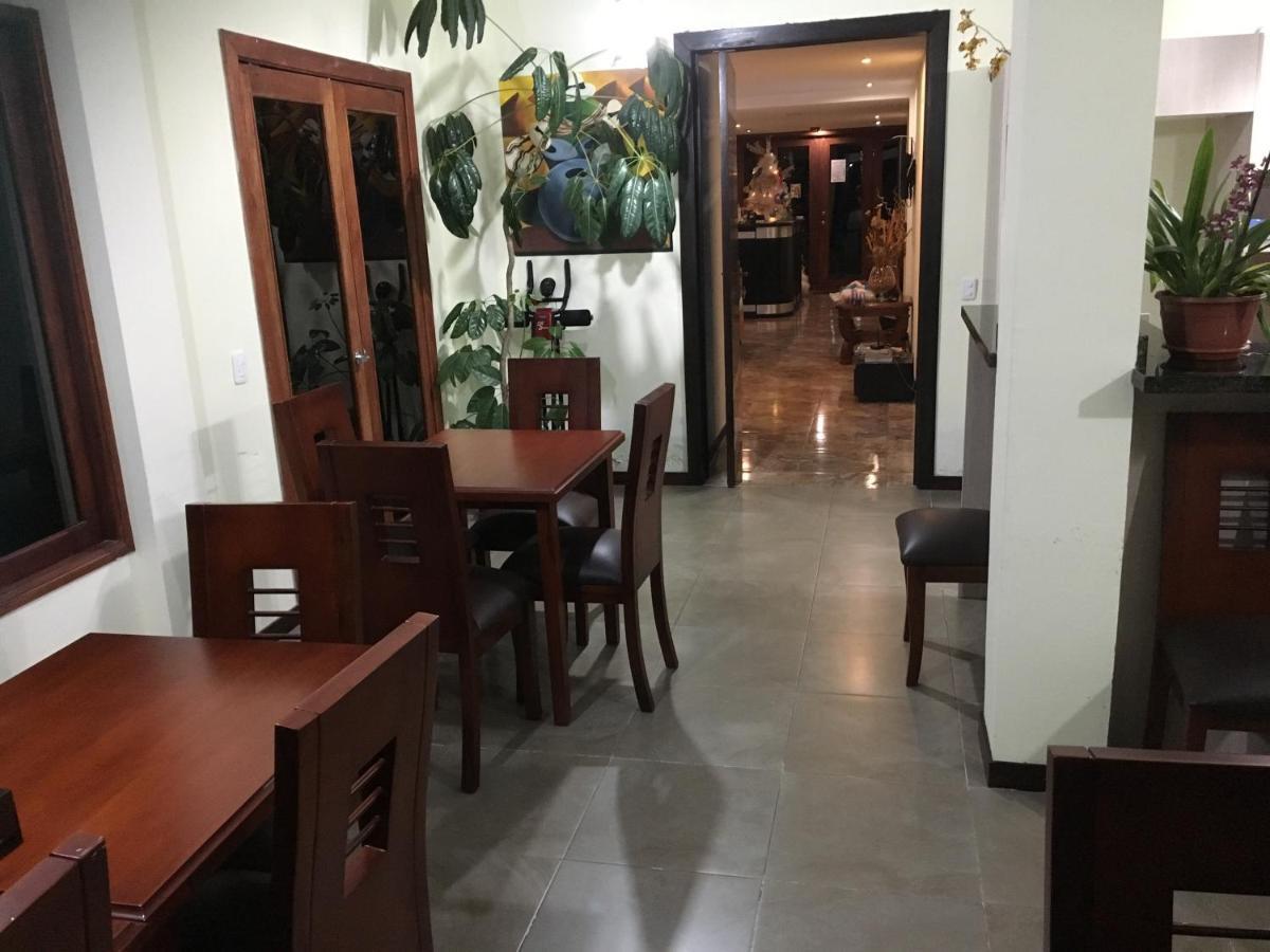 Hotel Las Mercedes Airport-Quito Табабела Екстериор снимка