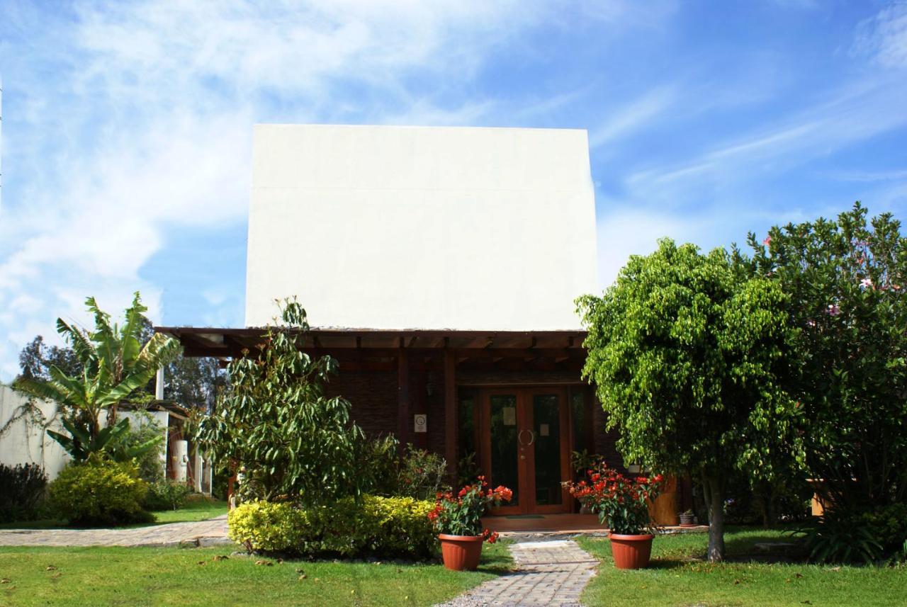 Hotel Las Mercedes Airport-Quito Табабела Екстериор снимка