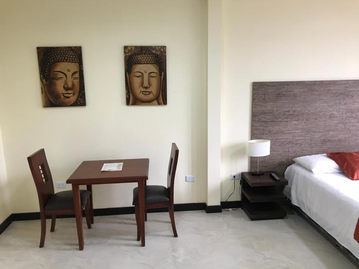 Hotel Las Mercedes Airport-Quito Табабела Екстериор снимка
